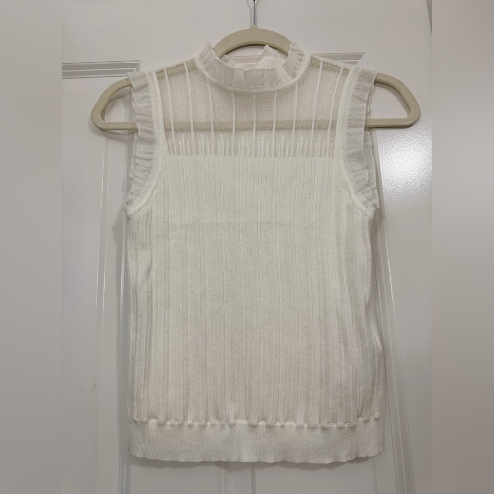 Goelia White Textured Sleeveless Blouse